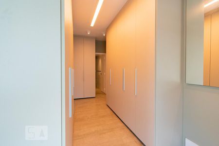 Apartamento à venda com 246m², 4 quartos e 3 vagasSuíte 2