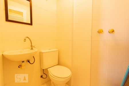 Apartamento à venda com 246m², 4 quartos e 3 vagasBanheiro de Serviço