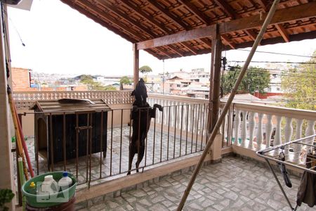 Sacada de casa à venda com 5 quartos, 150m² em Jardim das Camelias, São Paulo
