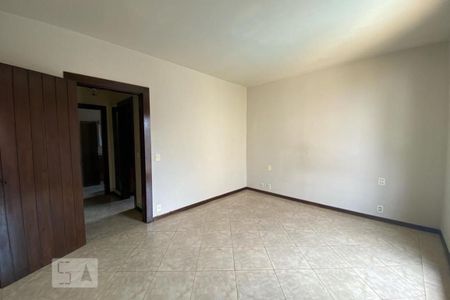 Casa para alugar com 420m², 4 quartos e 5 vagas Casa para alugar com 420m², 4 quartos e 5 vagasSuíte 1