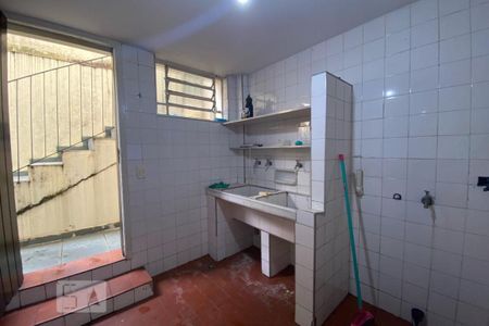 Casa para alugar com 420m², 4 quartos e 5 vagas Casa para alugar com 420m², 4 quartos e 5 vagasLavanderia