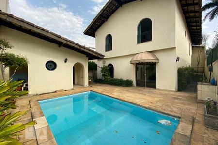 Casa para alugar com 420m², 4 quartos e 5 vagas Casa para alugar com 420m², 4 quartos e 5 vagasPiscina