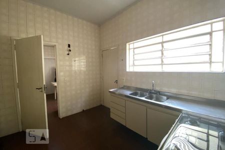 Casa para alugar com 420m², 4 quartos e 5 vagas Casa para alugar com 420m², 4 quartos e 5 vagasCozinha