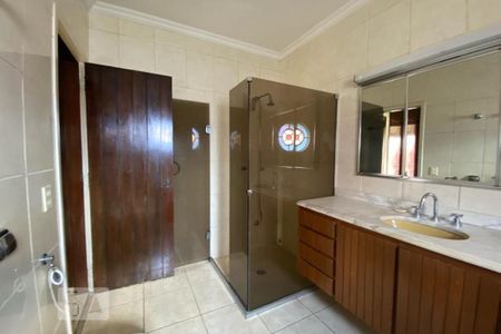 Casa para alugar com 420m², 4 quartos e 5 vagas Casa para alugar com 420m², 4 quartos e 5 vagasBanheiro da Suíte 1