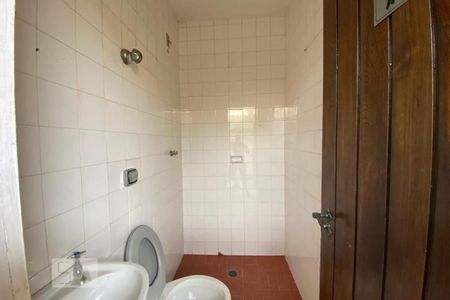 Casa para alugar com 420m², 4 quartos e 5 vagas Casa para alugar com 420m², 4 quartos e 5 vagasBanheiro do Escritório