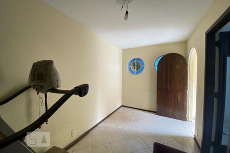 Casa para alugar com 420m², 4 quartos e 5 vagas Casa para alugar com 420m², 4 quartos e 5 vagasQuarto de Serviço