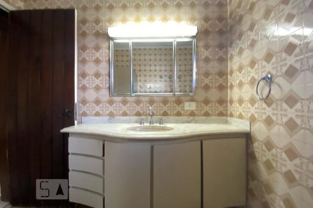 Casa para alugar com 420m², 4 quartos e 5 vagas Casa para alugar com 420m², 4 quartos e 5 vagasBanheiro