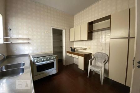 Casa para alugar com 420m², 4 quartos e 5 vagas Casa para alugar com 420m², 4 quartos e 5 vagasCozinha