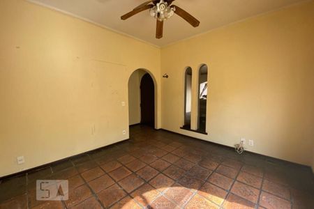 Casa para alugar com 420m², 4 quartos e 5 vagas Casa para alugar com 420m², 4 quartos e 5 vagasSala de TV