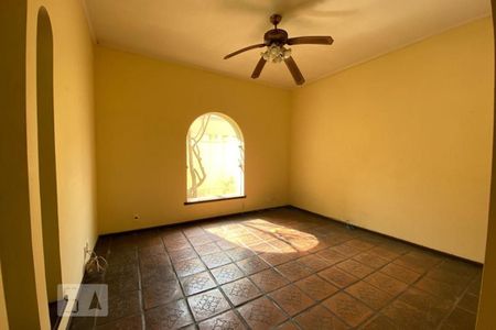 Casa para alugar com 420m², 4 quartos e 5 vagas Casa para alugar com 420m², 4 quartos e 5 vagasSala de TV