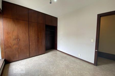 Casa para alugar com 420m², 4 quartos e 5 vagas Casa para alugar com 420m², 4 quartos e 5 vagasQuarto 3