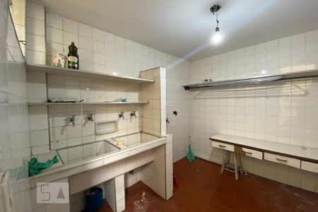 Casa para alugar com 420m², 4 quartos e 5 vagas Casa para alugar com 420m², 4 quartos e 5 vagasLavanderia