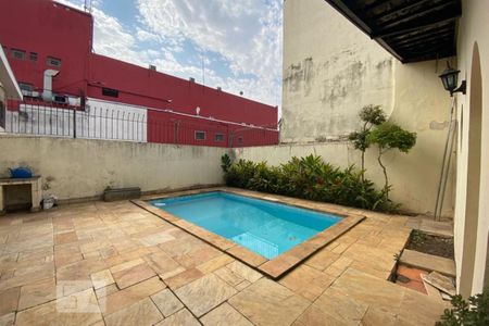 Casa para alugar com 420m², 4 quartos e 5 vagas Casa para alugar com 420m², 4 quartos e 5 vagasQuintal