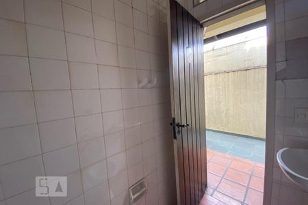 Casa para alugar com 420m², 4 quartos e 5 vagas Casa para alugar com 420m², 4 quartos e 5 vagasBanheiro do Escritório