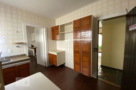 Casa para alugar com 420m², 4 quartos e 5 vagas Casa para alugar com 420m², 4 quartos e 5 vagasCopa