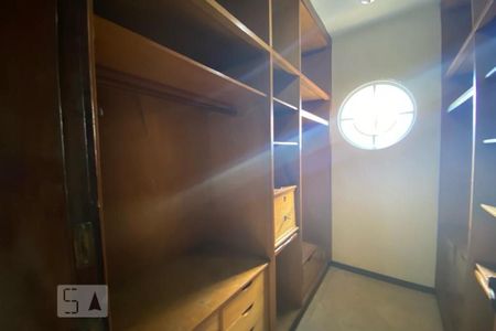 Casa para alugar com 420m², 4 quartos e 5 vagas Casa para alugar com 420m², 4 quartos e 5 vagasCloset da suíte 1