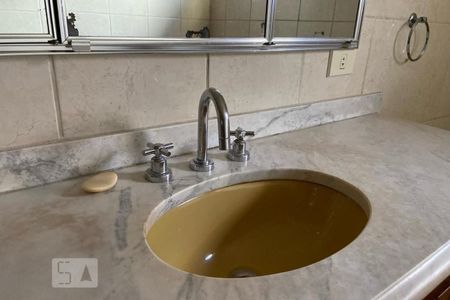 Casa para alugar com 420m², 4 quartos e 5 vagas Casa para alugar com 420m², 4 quartos e 5 vagasBanheiro - Torneira