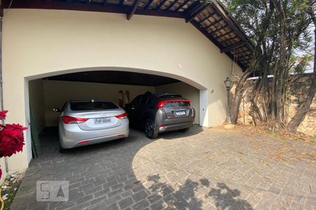 Casa para alugar com 420m², 4 quartos e 5 vagas Casa para alugar com 420m², 4 quartos e 5 vagasGaragem