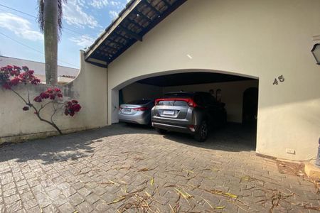 Casa para alugar com 420m², 4 quartos e 5 vagas Casa para alugar com 420m², 4 quartos e 5 vagasGaragem
