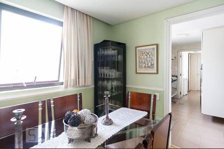 Apartamento para alugar com 230m², 4 quartos e 3 vagasCopa