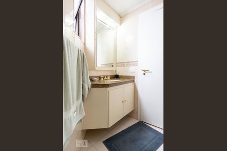 Apartamento para alugar com 230m², 4 quartos e 3 vagasBanheiro da Suíte 1