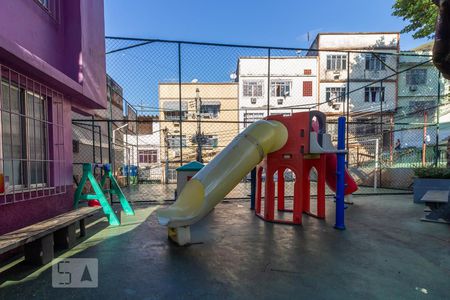 Casa de condomínio à venda com 85m², 2 quartos e 1 vagaPlayground