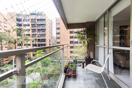Apartamento à venda com 170m², 4 quartos e 3 vagasVaranda