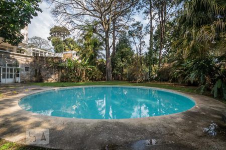 Casa à venda com 1300m², 4 quartos e 7 vagasQuintal 