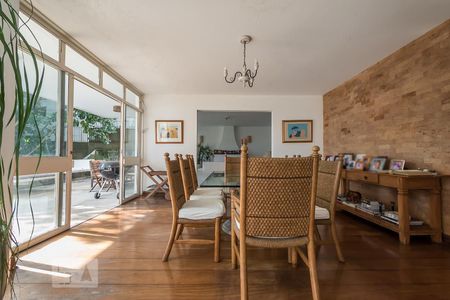 Casa à venda com 1300m², 4 quartos e 7 vagasSala de Jantar 