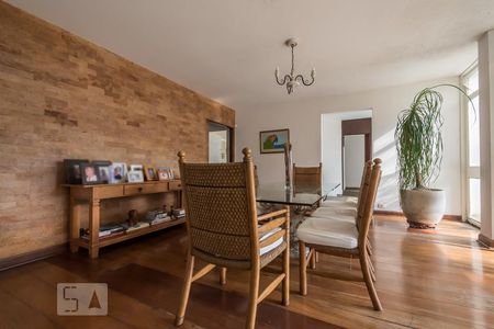 Casa à venda com 1300m², 4 quartos e 7 vagasSala de Jantar 