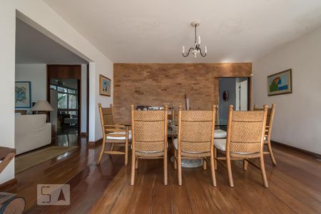 Casa à venda com 1300m², 4 quartos e 7 vagasSala de Jantar 