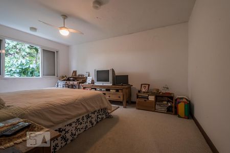 Casa à venda com 1300m², 4 quartos e 7 vagasSuíte 2 