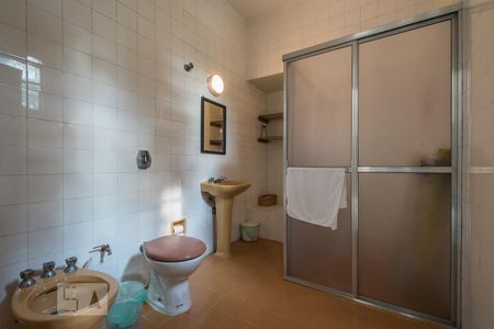 Casa à venda com 1300m², 4 quartos e 7 vagasBanheiro Salão Piscina 