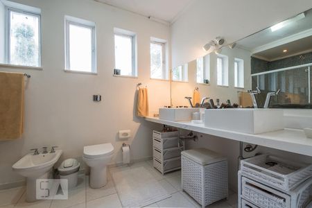 Casa à venda com 1300m², 4 quartos e 7 vagasBanheiro Suíte 2 