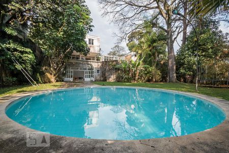 Casa à venda com 1300m², 4 quartos e 7 vagasQuintal 