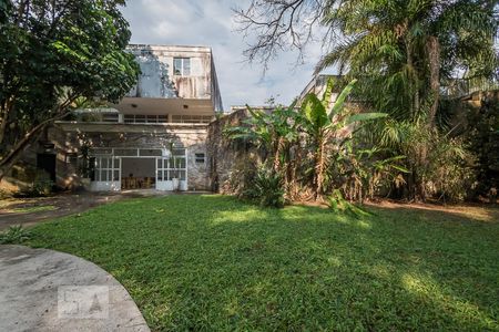 Casa à venda com 1300m², 4 quartos e 7 vagasQuintal 