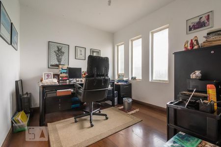 Casa à venda com 1300m², 4 quartos e 7 vagasEscritório 