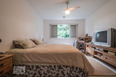 Casa à venda com 1300m², 4 quartos e 7 vagasSuíte 2 