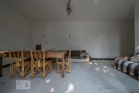 Casa à venda com 1300m², 4 quartos e 7 vagasSalão Piscina 