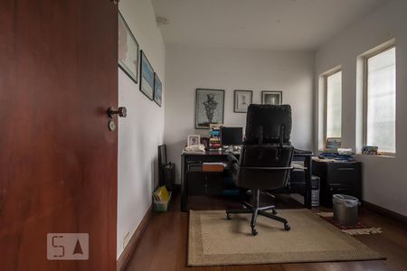 Casa à venda com 1300m², 4 quartos e 7 vagasEscritório 