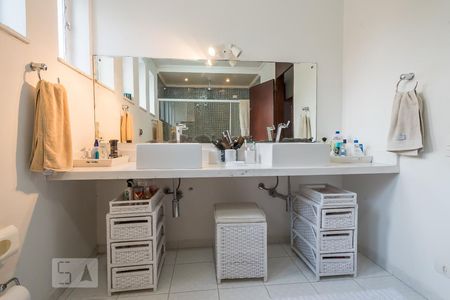 Casa à venda com 1300m², 4 quartos e 7 vagasBanheiro Suíte 2 