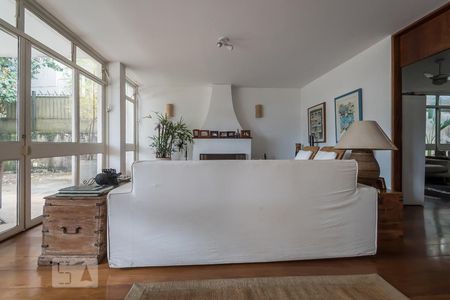 Sala de Estar  de casa à venda com 4 quartos, 1300m² em Chácara Monte Alegre, São Paulo