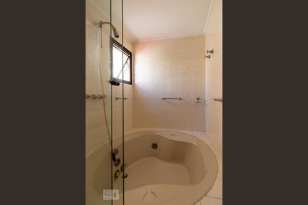 Apartamento à venda com 235m², 4 quartos e 3 vagasBanheira da suíte master