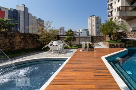 Apartamento à venda com 235m², 4 quartos e 3 vagasÁrea comum - Piscina