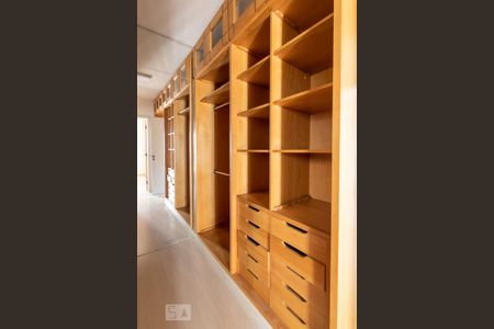 Apartamento à venda com 235m², 4 quartos e 3 vagasCloset da suíte