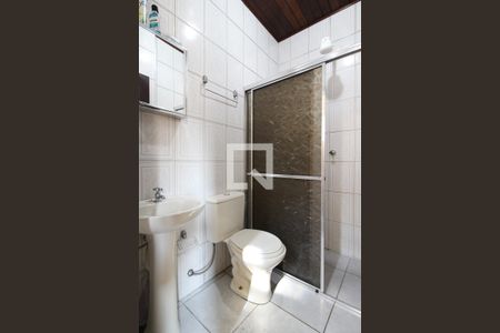 Casa à venda com 230m², 4 quartos e 6 vagasBanheiro de Serviço