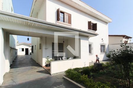 Casa à venda com 230m², 4 quartos e 6 vagasQuintal e Entrada 
