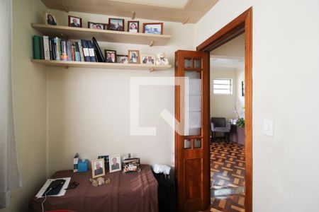 Casa à venda com 230m², 4 quartos e 6 vagasEscritório