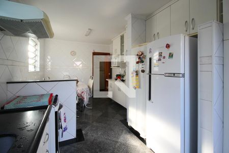 Casa à venda com 230m², 4 quartos e 6 vagasCozinha 