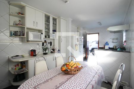 Casa à venda com 230m², 4 quartos e 6 vagasCozinha 